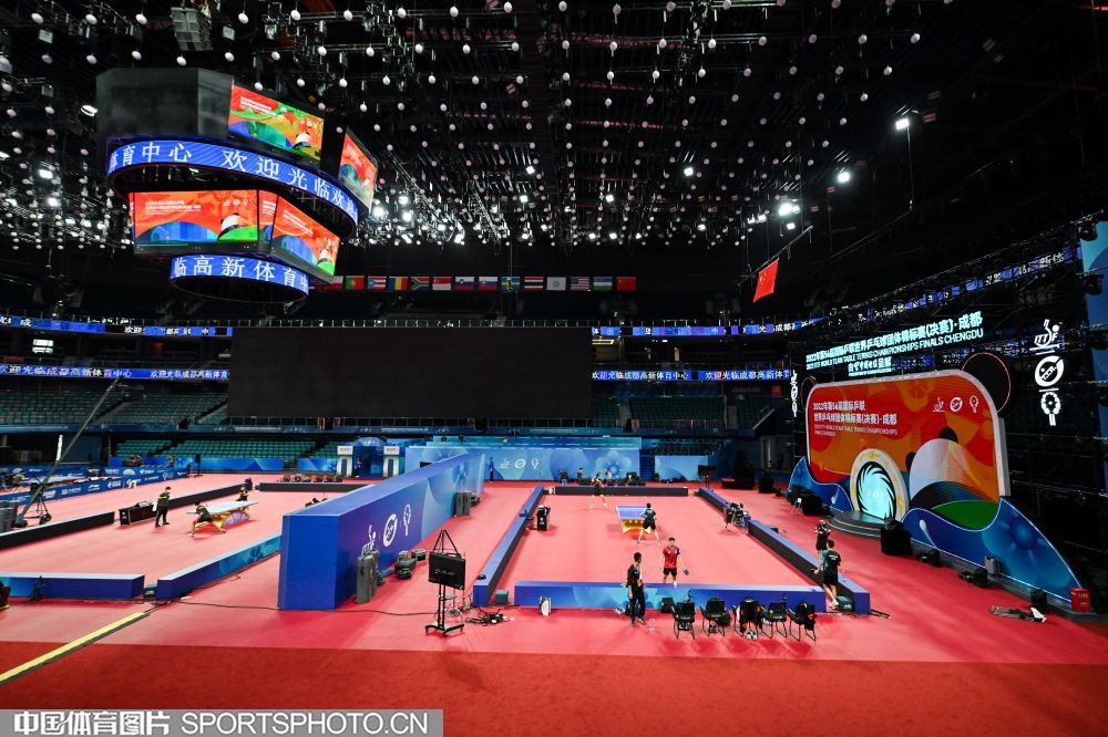 雷迪克盛赞艾顿防守端表现：他能做很多事情，甚至能换防马克西